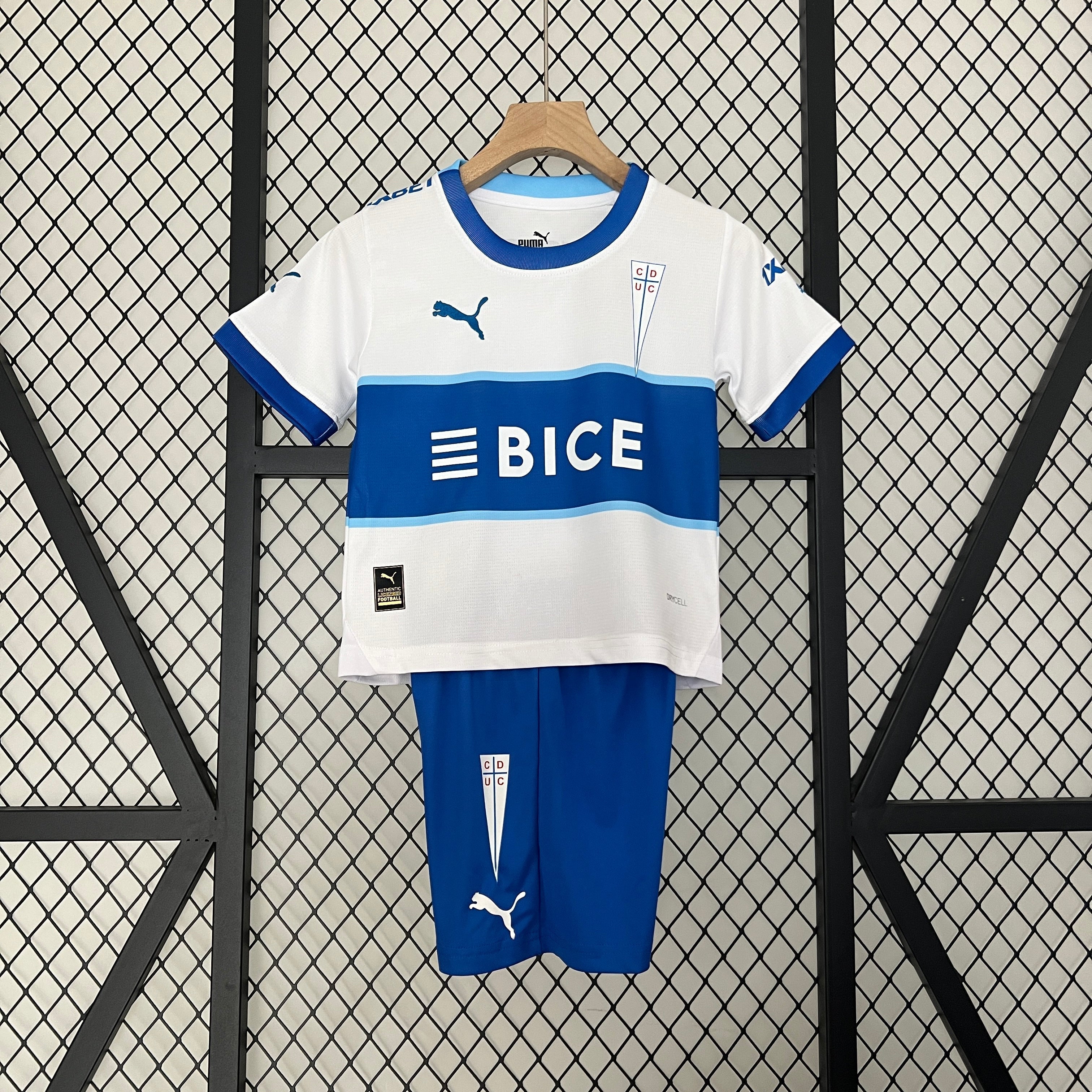 CAMISETA UNIVERSIDAD CATÓLICA I 24/25 CONJUNTO INFANTIL - Vitrine Futebolística