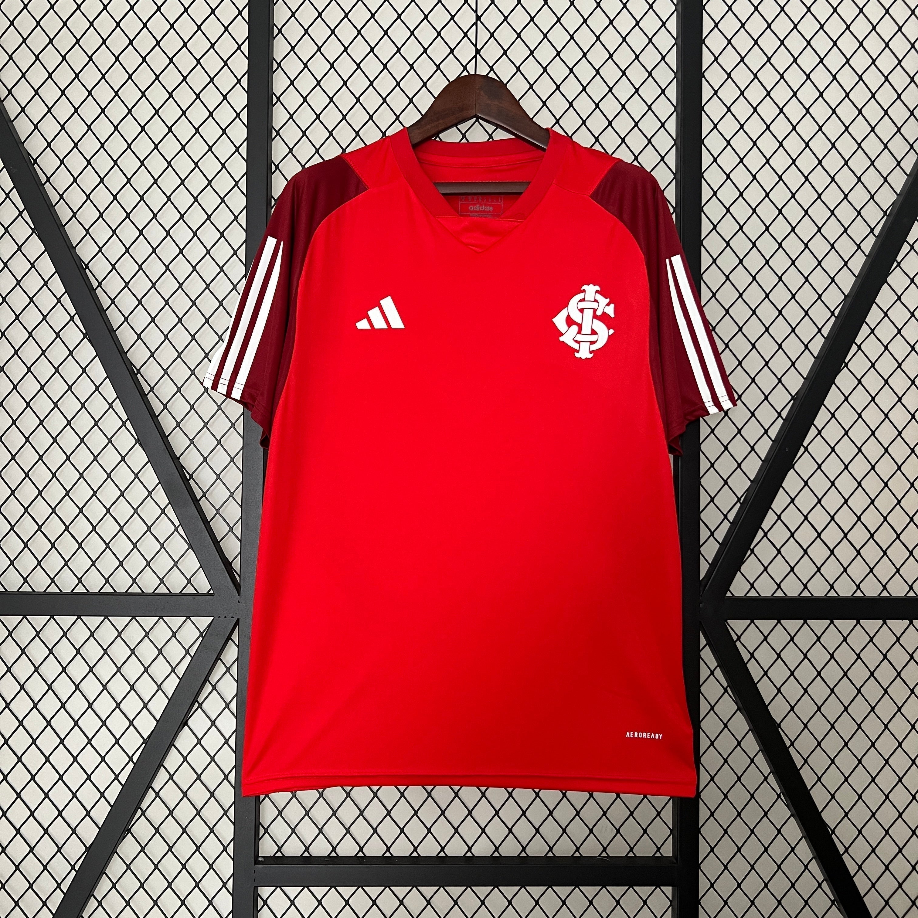 CAMISETA INTERNACIONAL ENTRENAMIENTO I 24/25 HOMBRE - Vitrine Futebolística