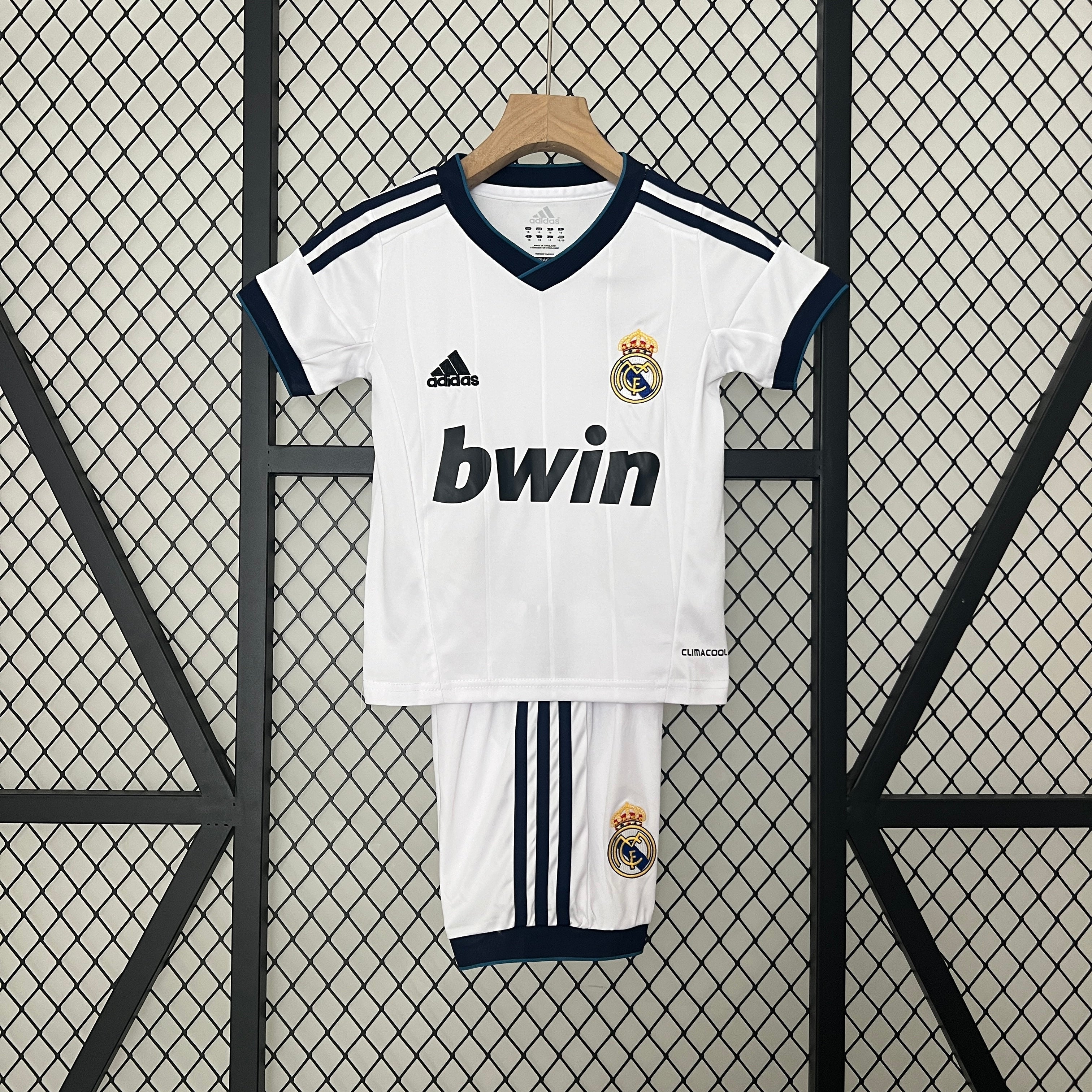 CAMISETA REAL MADRID I 12/13 CONJUNTO INFANTIL (RETRO) - Vitrine Futebolística