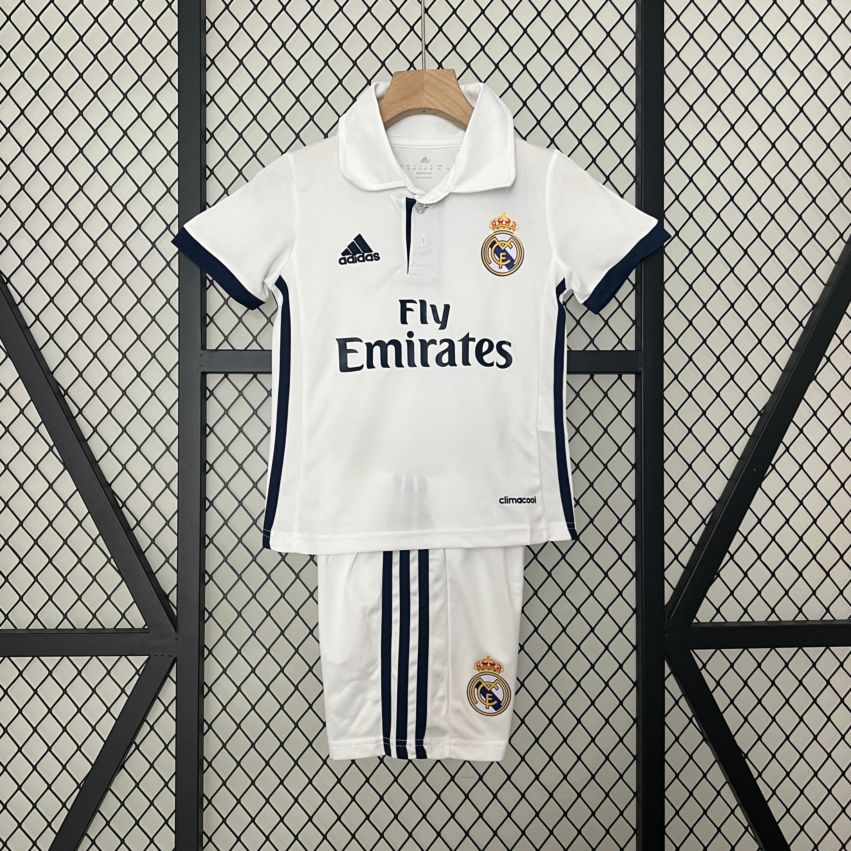 CAMISETA REAL MADRID I 16/17 CONJUNTO INFANTIL (RETRO) - Vitrine Futebolística